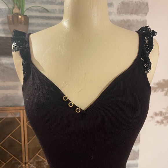 Guess black ribbed tank with lace strap flutter detail size small - Picture 5 of 5